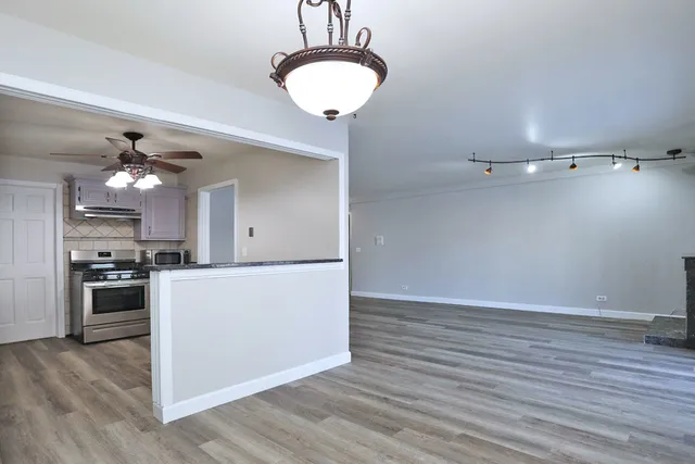 $2,400 | 236 Deerpath Court, Unit B1, Schaumburg, IL 60193