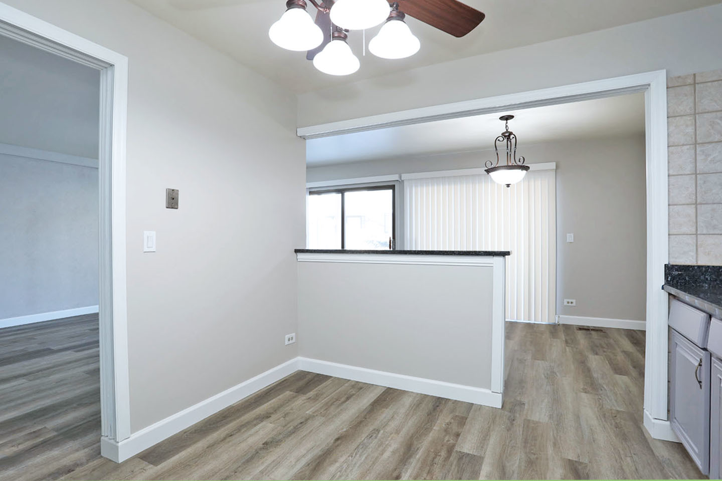 236 Deerpath Court, Unit B1 Schaumburg, IL 60193 - Photo 6 of 19