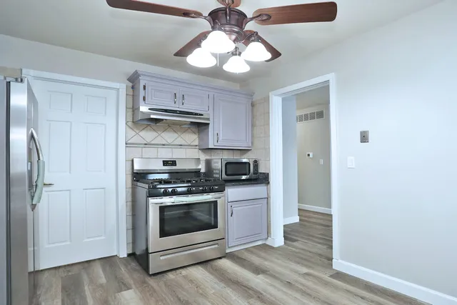 $2,400 | 236 Deerpath Court, Unit B1, Schaumburg, IL 60193