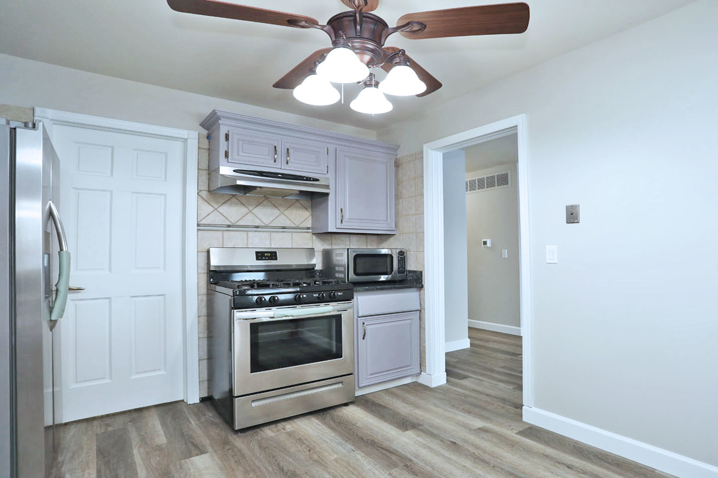 236 Deerpath Court, Unit B1 Schaumburg, IL 60193 - Photo 8 of 19