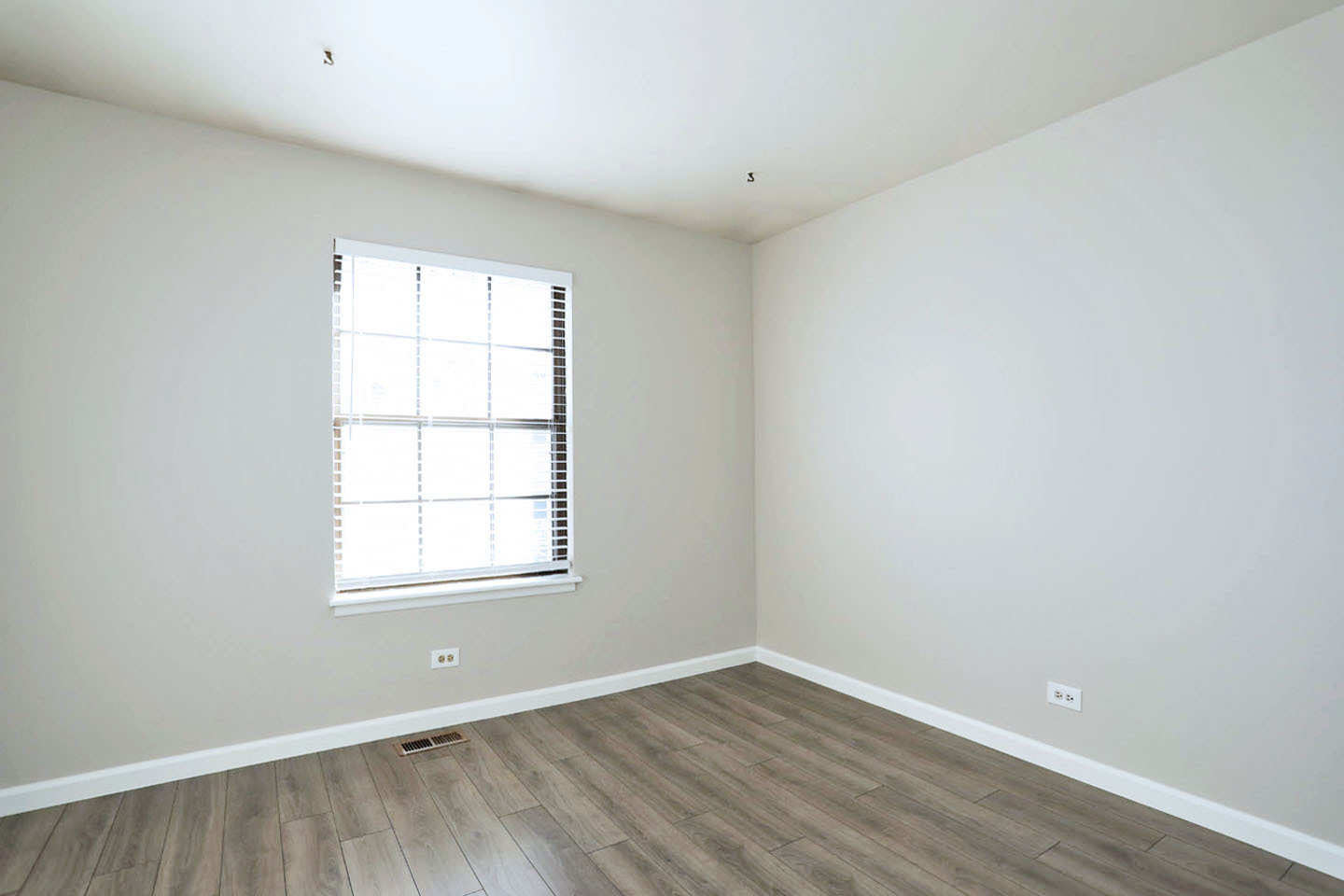 236 Deerpath Court, Unit B1 Schaumburg, IL 60193 - Photo 10 of 19