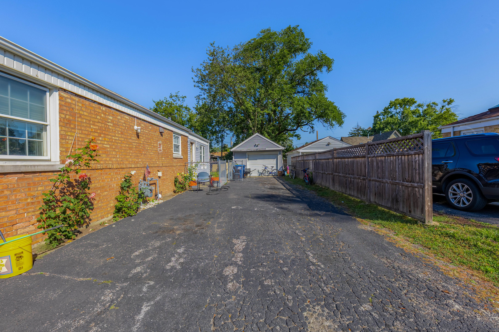 1966 Laura Lane Des Plaines, IL 60018 - Photo 4 of 23