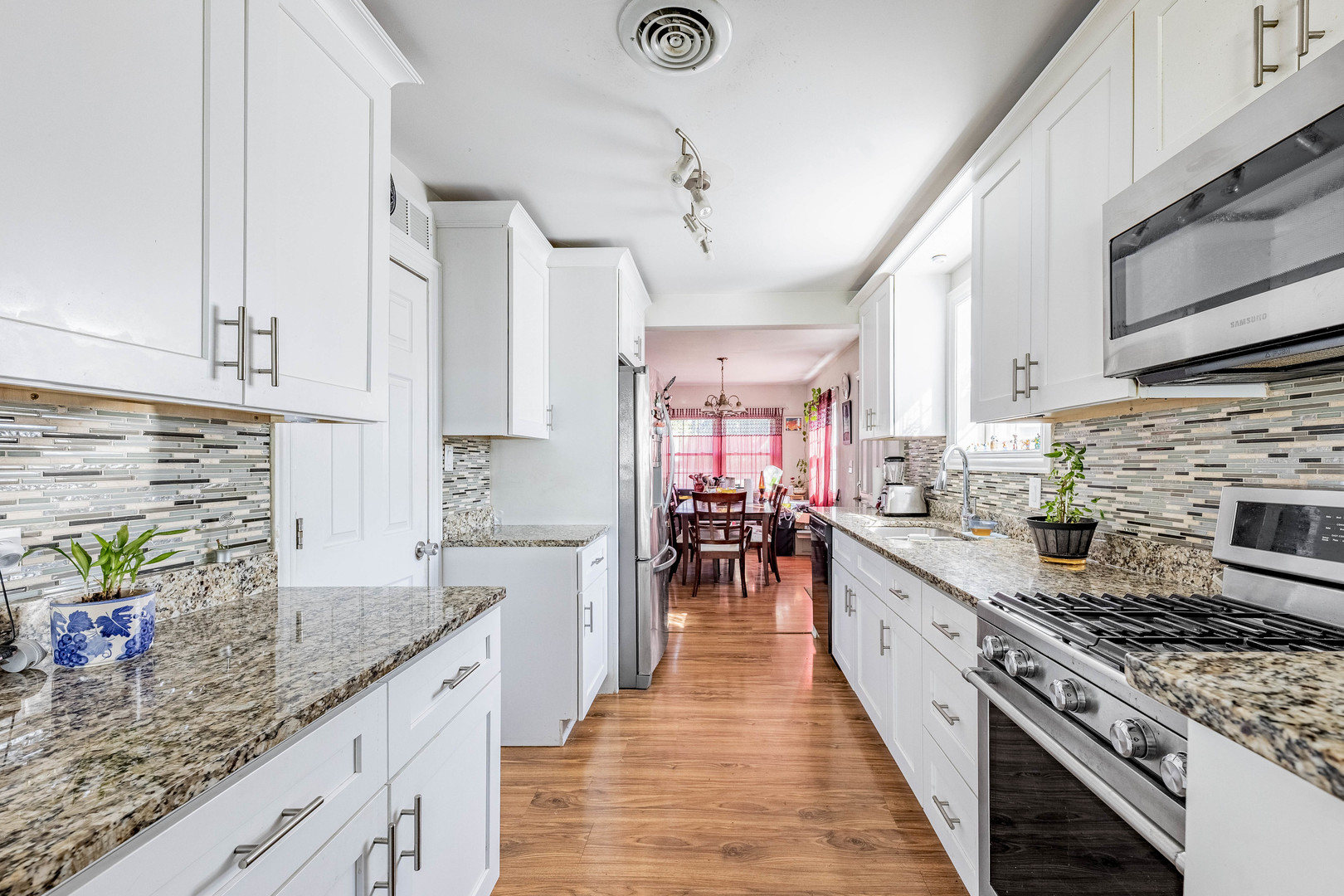 1966 Laura Lane Des Plaines, IL 60018 - Photo 9 of 23