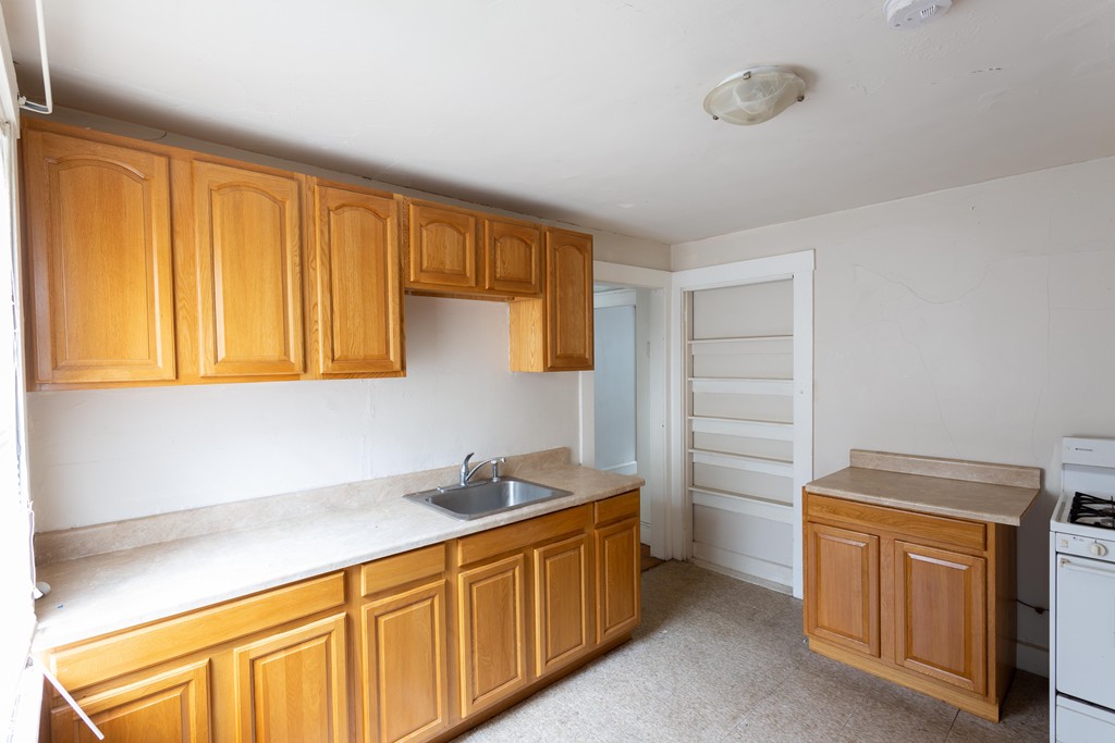 154 Maynard Road Framingham, MA 01701 - Photo 8 of 15 Gallery Image 8