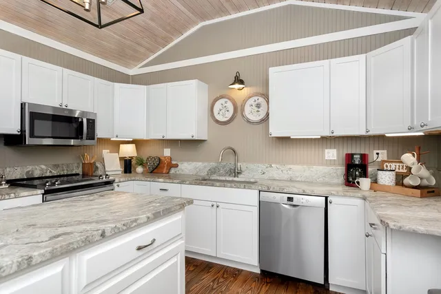 $685,000 | 229 Ranch Road 1, Stonewall, TX 78671