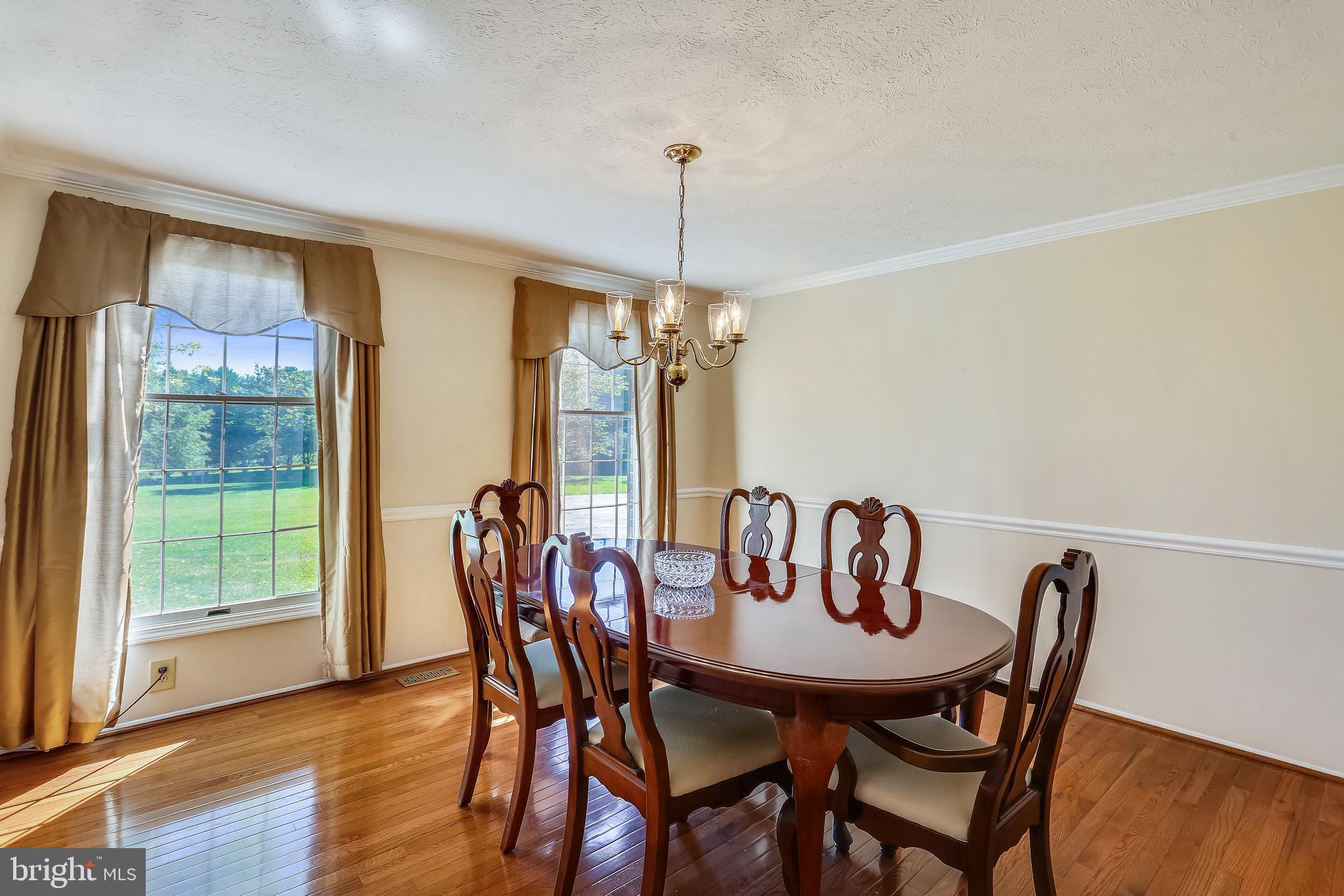 9301 Huntmaster Road Laytonsville, MD 20882 - Photo 4 of 99 Formal dining room with crown molding & chair rail