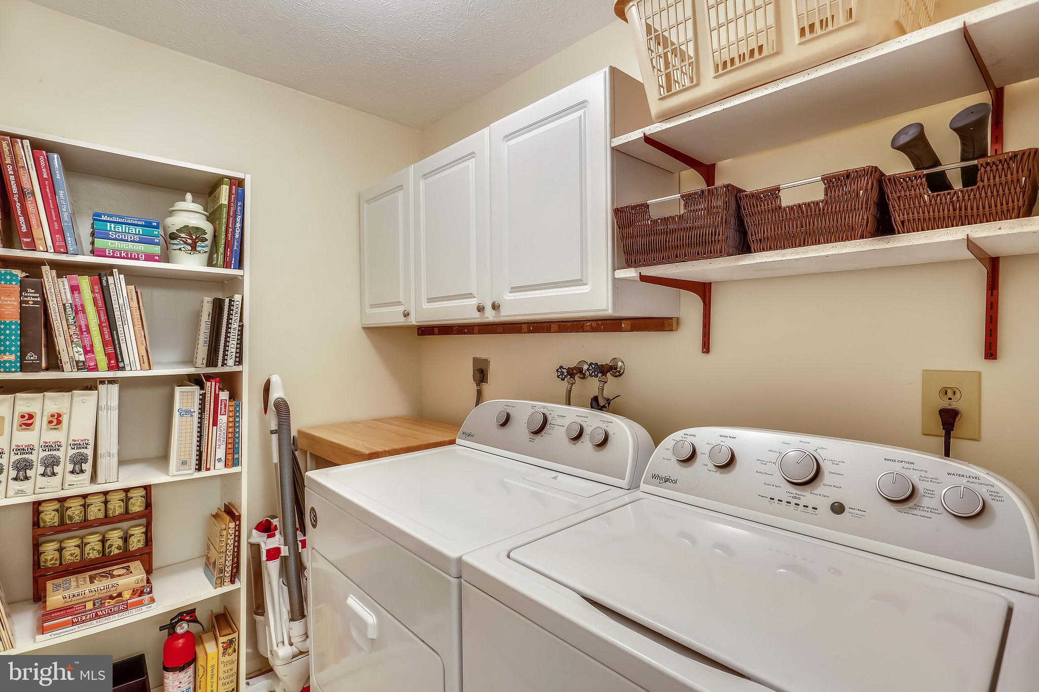 9301 Huntmaster Road Laytonsville, MD 20882 - Photo 40 of 99 Laundry room
