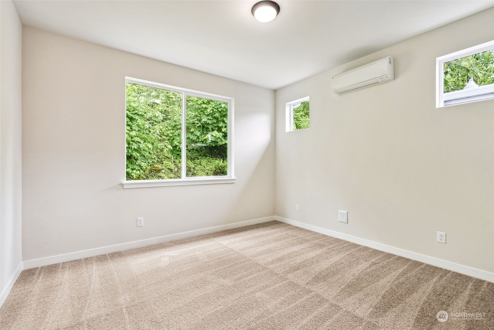 4010 Aberdeen Place Northeast, Unit 31 Renton, WA 98056 - Photo 22 of 35 an empty room with a window