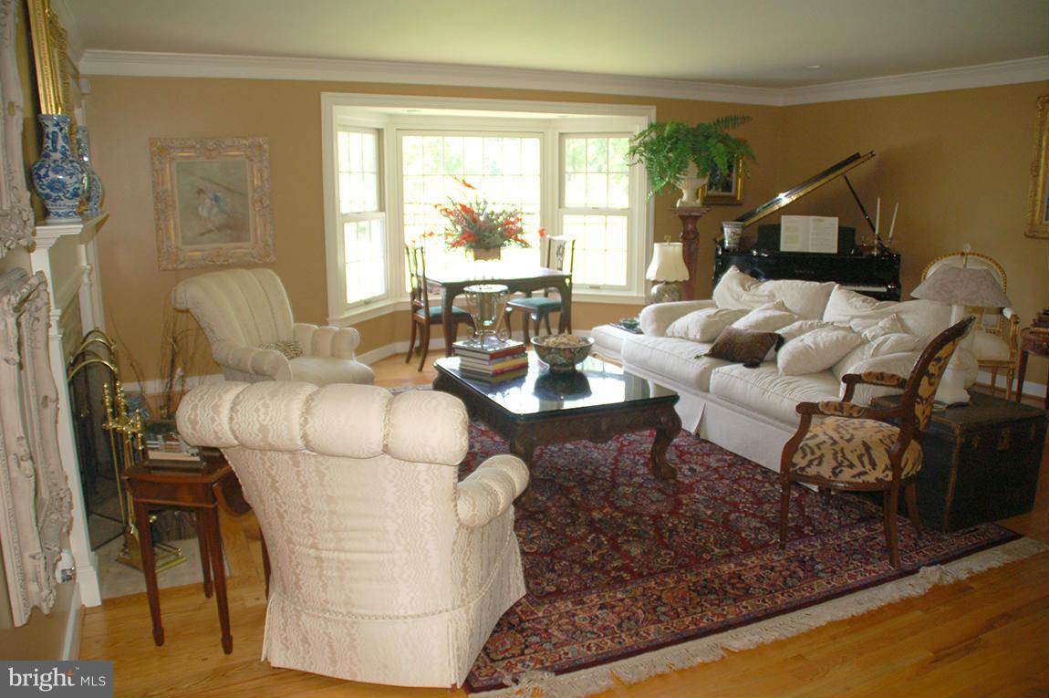 6231 Coon Tree Road The Plains, VA 20198 - Photo 3 of 19 Living Room