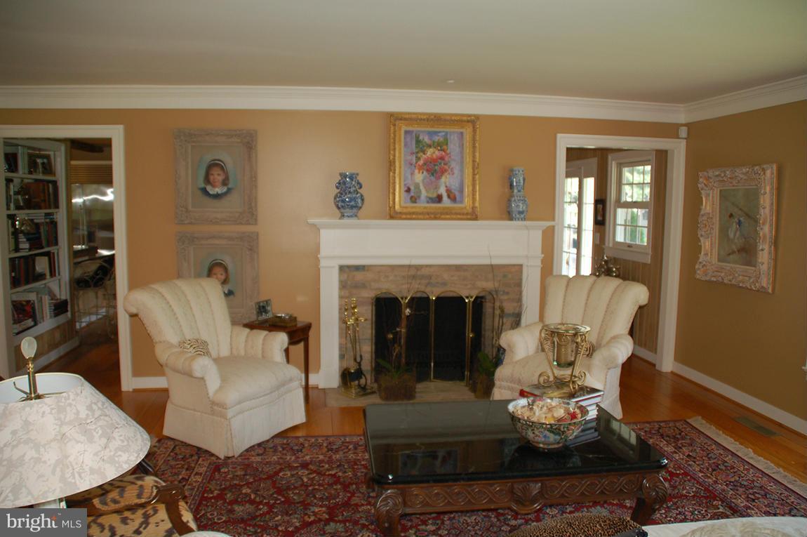 6231 Coon Tree Road The Plains, VA 20198 - Photo 4 of 19 Living Room