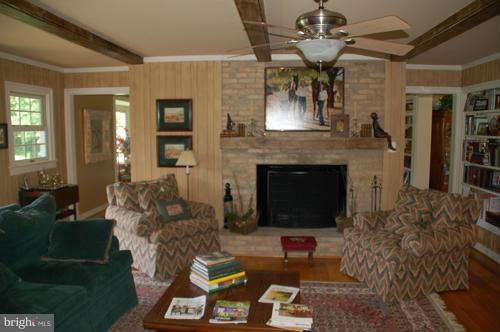 6231 Coon Tree Road The Plains, VA 20198 - Photo 5 of 19 Family Room