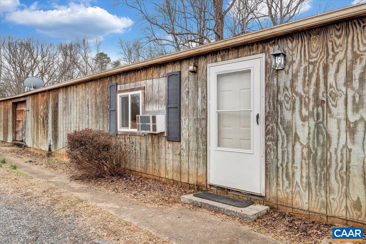 2420 James River Road Esmont, VA 22937 - Photo 47 of 75 a backyard of a house
