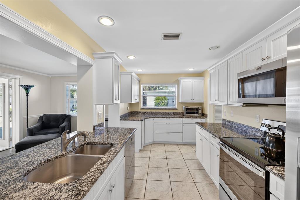 9208 142nd Street North Seminole, FL 33776 - Photo 14 of 43