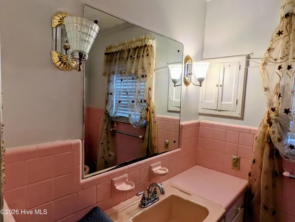 $369,900 | 1423 Greenville Boulevard Southeast, Greenville, NC 27858