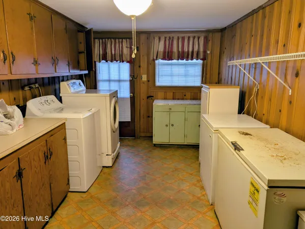 $369,900 | 1423 Greenville Boulevard Southeast, Greenville, NC 27858