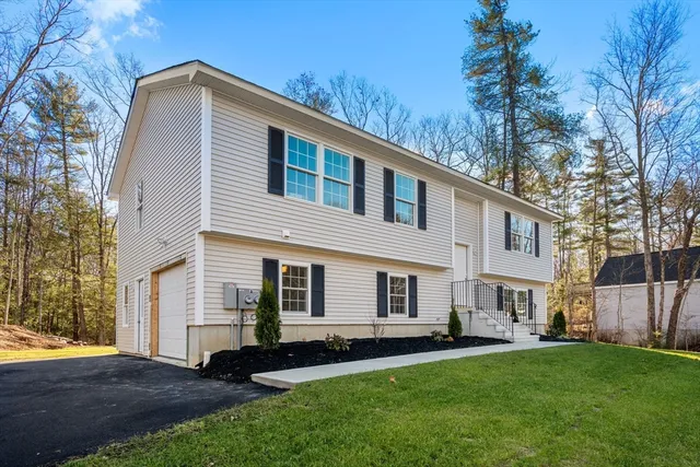 $585,000 | 104 Hilltop Drive, Unit 2, Southbridge, MA 01550