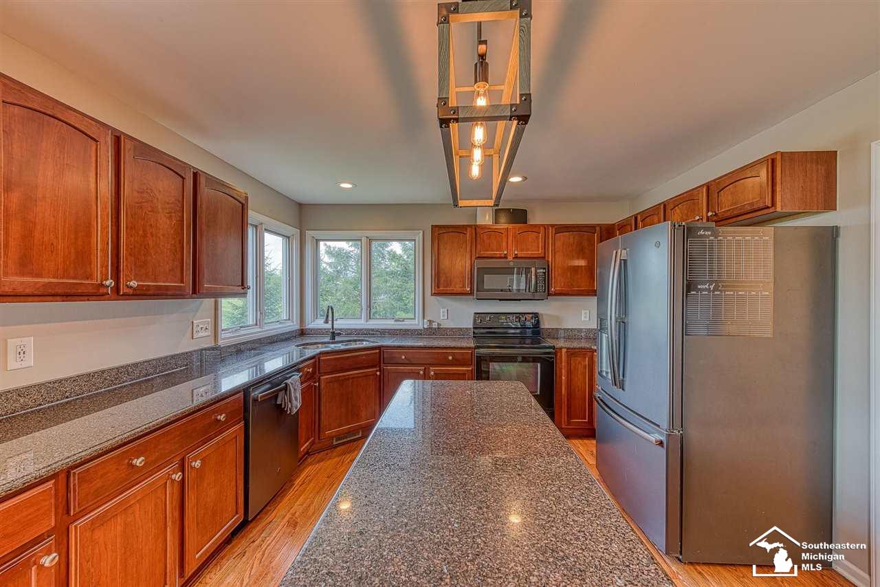 606 Ridge Point Drive Dundee, MI 48131 - Photo 5 of 43