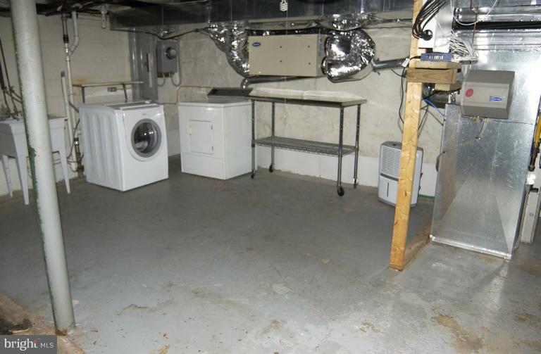 645 Coleraine Road Baltimore, MD 21229 - Photo 21 of 28 a utility room with dryer and washer