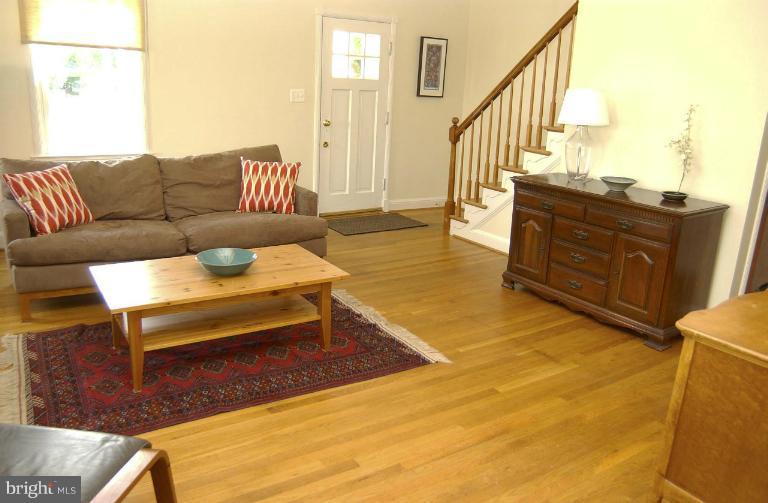645 Coleraine Road Baltimore, MD 21229 - Photo 7 of 28 a living room with furniture