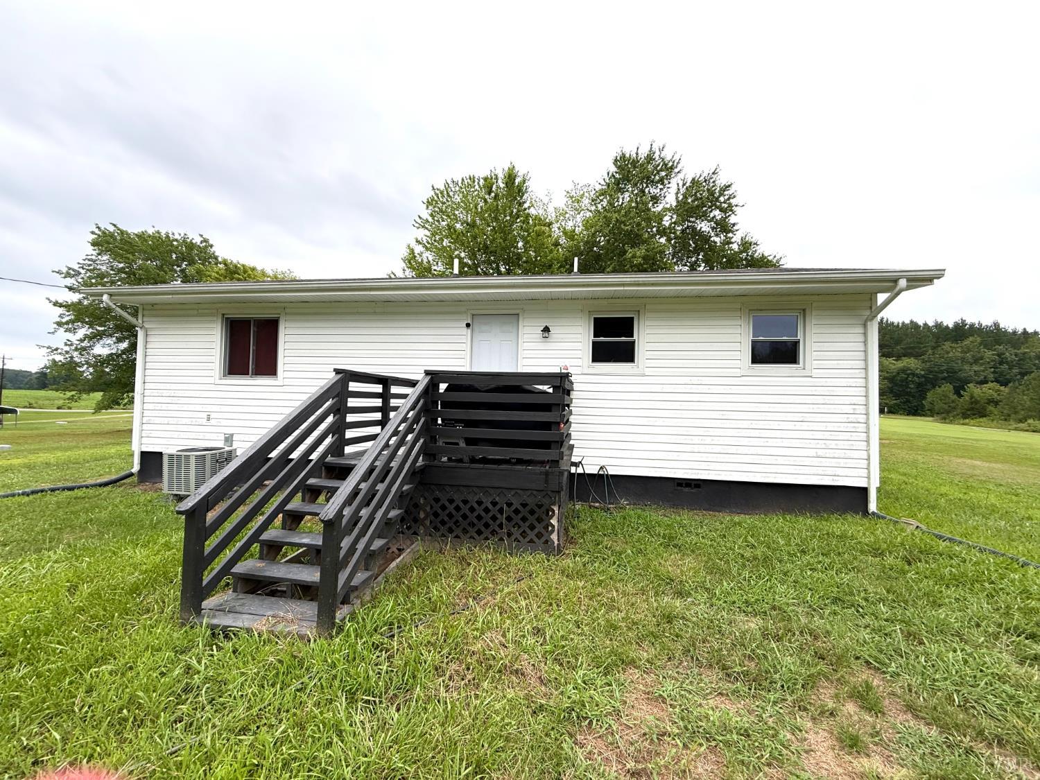 1197 Straightstone Road Gretna, VA 24557 - Photo 4 of 22 Gallery Image 4