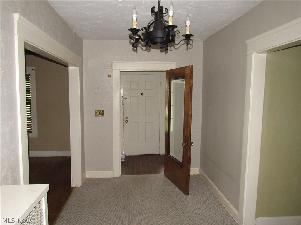 1686 Lee Road Cleveland, OH 44118 - Photo 2 of 24
