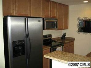 646 Raphael Place, Unit 646 Charlotte, NC 28205 - Photo 3 of 8 Gallery Image 3