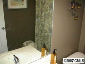 646 Raphael Place, Unit 646 Charlotte, NC 28205 - Photo 5 of 8 Gallery Image 5