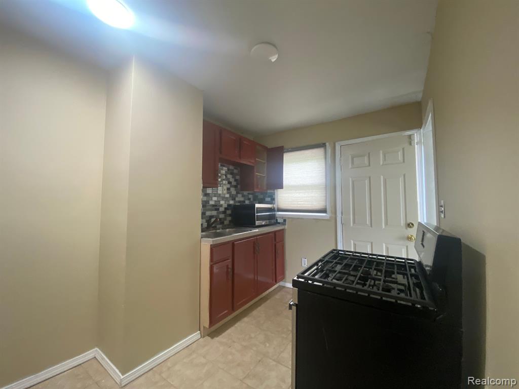 9101 Rutherford Street Detroit, MI 48228 - Photo 8 of 41