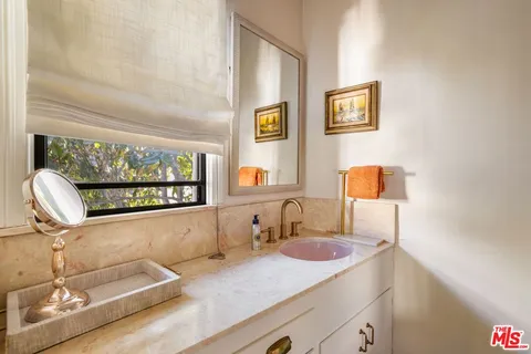 $2,195,000 | 367 North Orange Drive, Los Angeles, CA 90036