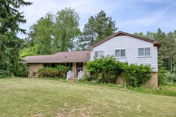 $1,000,000 | 3020 Glengary Road, Commerce Township, MI 48382
