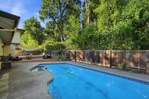 $775,000 | 18580 Happy Lane, Sonoma, CA 95476