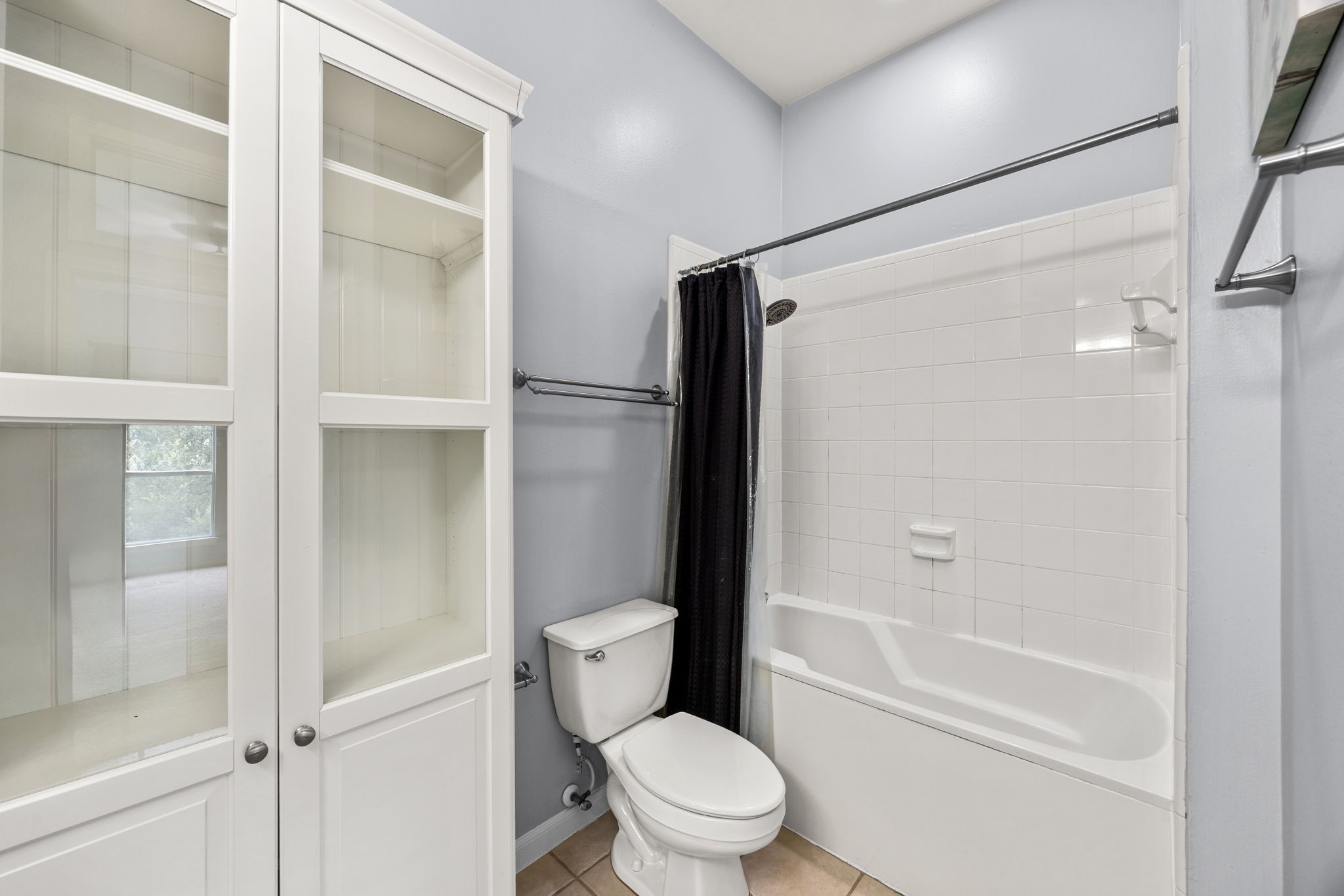 3023 Austin Street Houston, TX 77004 - Photo 20 of 26 Primary bath has combo tub & shower