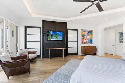 $2,950,000 | 909 10th Street South, Unit 201, Naples, FL 34102