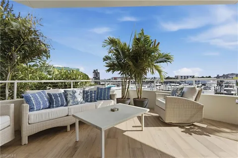 $2,950,000 | 909 10th Street South, Unit 201, Naples, FL 34102