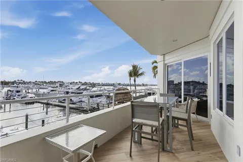 $2,950,000 | 909 10th Street South, Unit 201, Naples, FL 34102