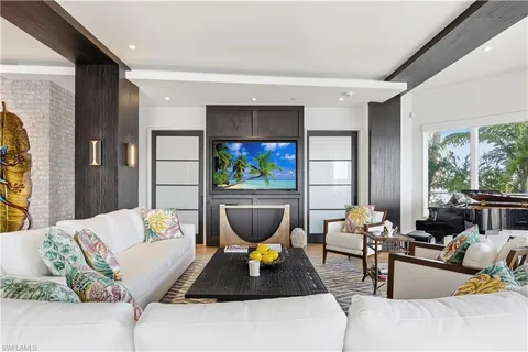 $2,950,000 | 909 10th Street South, Unit 201, Naples, FL 34102