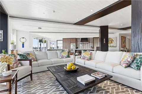 $2,950,000 | 909 10th Street South, Unit 201, Naples, FL 34102