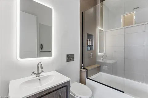 $2,950,000 | 909 10th Street South, Unit 201, Naples, FL 34102