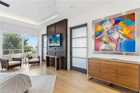 $2,950,000 | 909 10th Street South, Unit 201, Naples, FL 34102