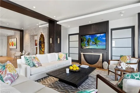 $2,950,000 | 909 10th Street South, Unit 201, Naples, FL 34102