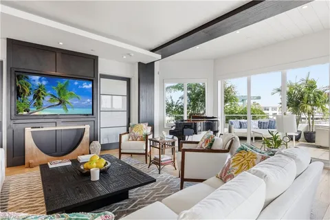 $2,950,000 | 909 10th Street South, Unit 201, Naples, FL 34102