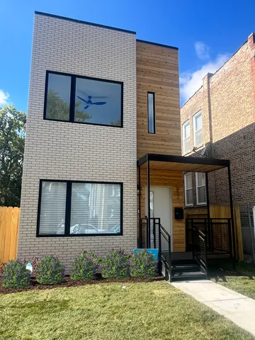 $395,000 | 650 North Homan Avenue, Chicago, IL 60624