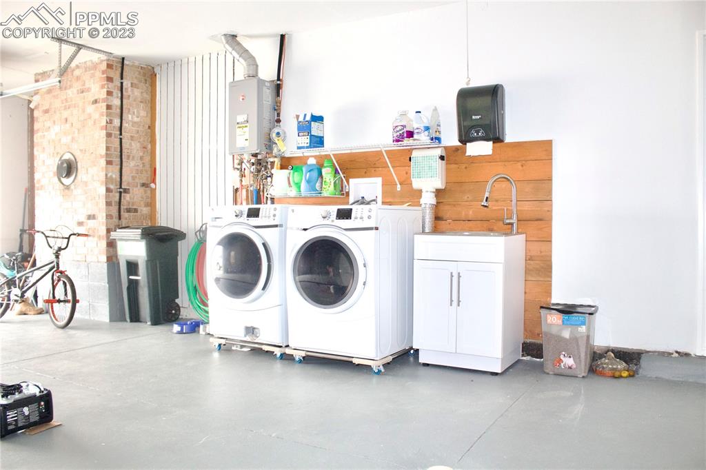 425 Weissenfluh Road Yoder, CO 80864 - Photo 14 of 38 a utility room with dryer and washer