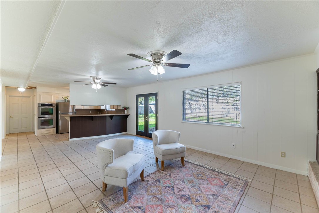 4622 Coventry Lane Corpus Christi, TX 78411 - Photo 18 of 31 a living room with furniture and white walls