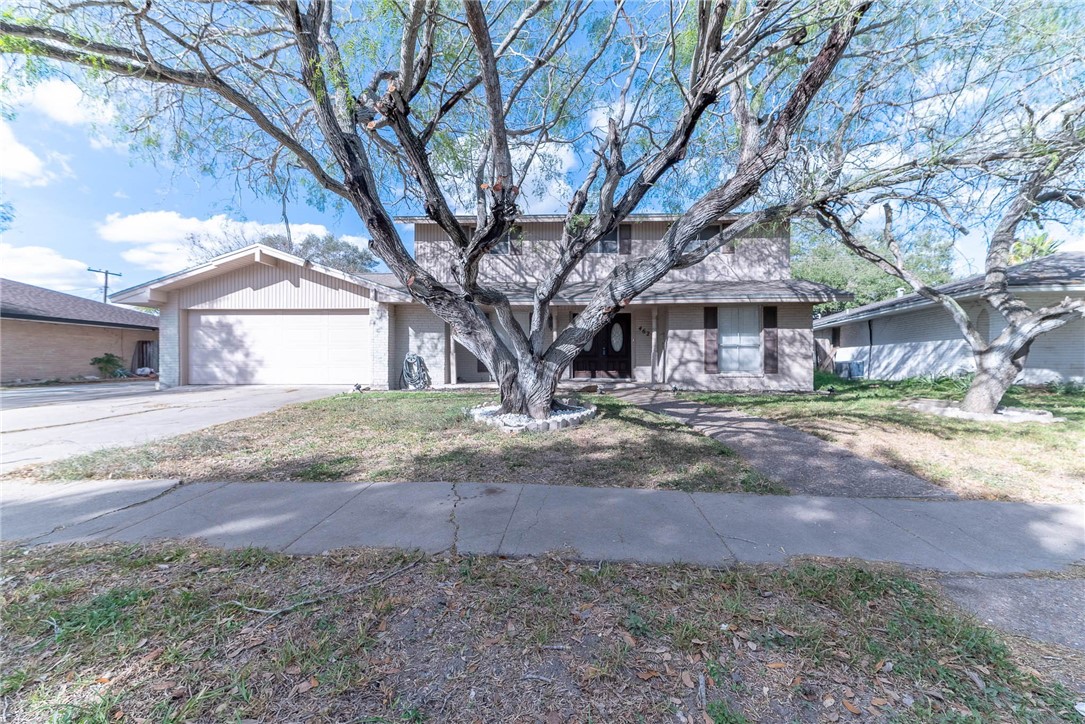 4622 Coventry Lane Corpus Christi, TX 78411 - Photo 3 of 31 a front view of a house with a yard