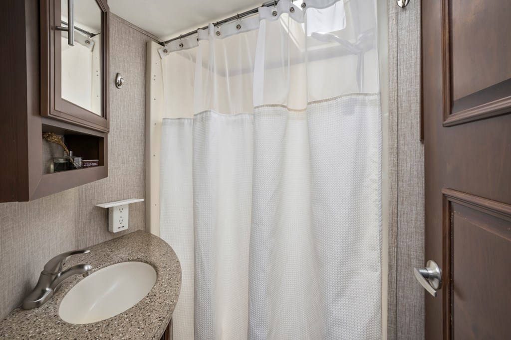 44 Pats Lane, Unit 45 Cascade, ID 83611 - Photo 16 of 34 Bathroom