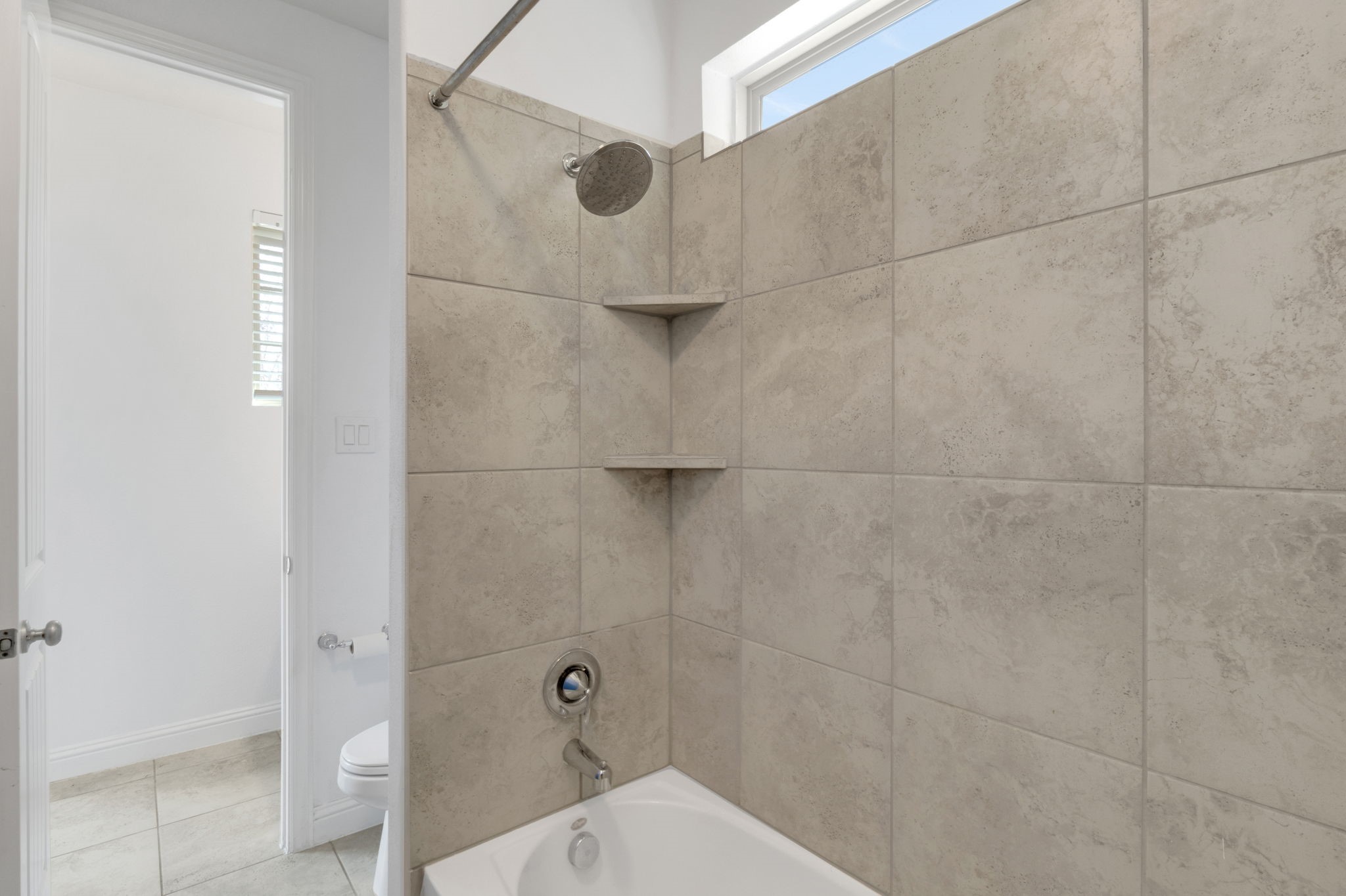 23509 Red Juniper Lane New Caney, TX 77357 - Photo 35 of 48 Jack and Jill Bathroom