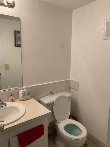 308 Brighton Drive, Unit H Boca Raton, FL 33434 - Photo 5 of 9 BATH