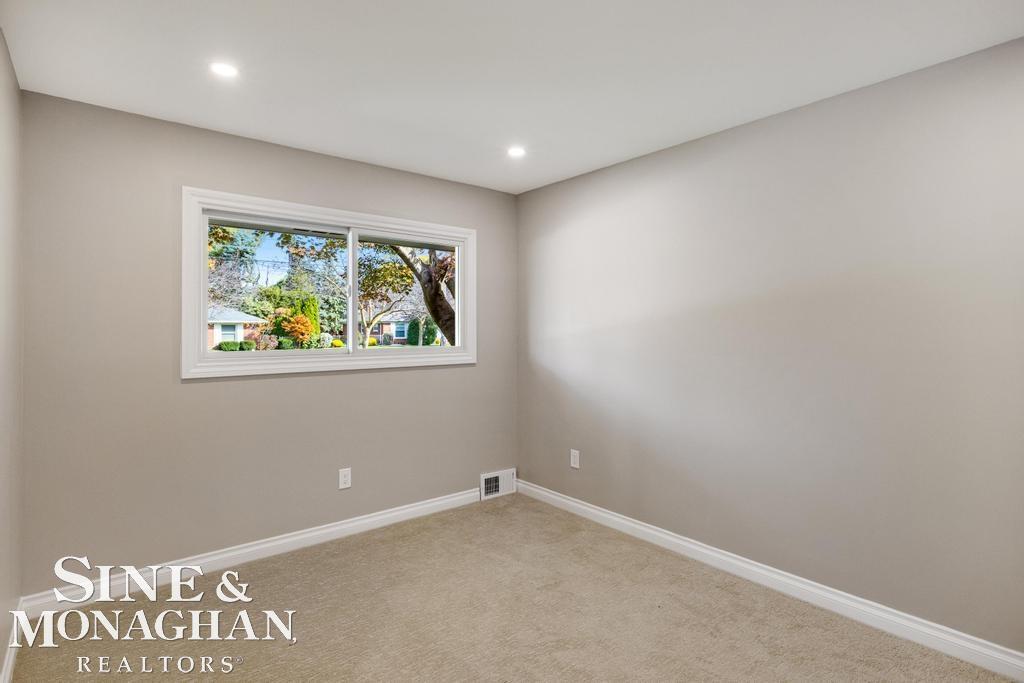 781 Fairford Road Grosse Pointe Woods, MI 48236 - Photo 18 of 57
