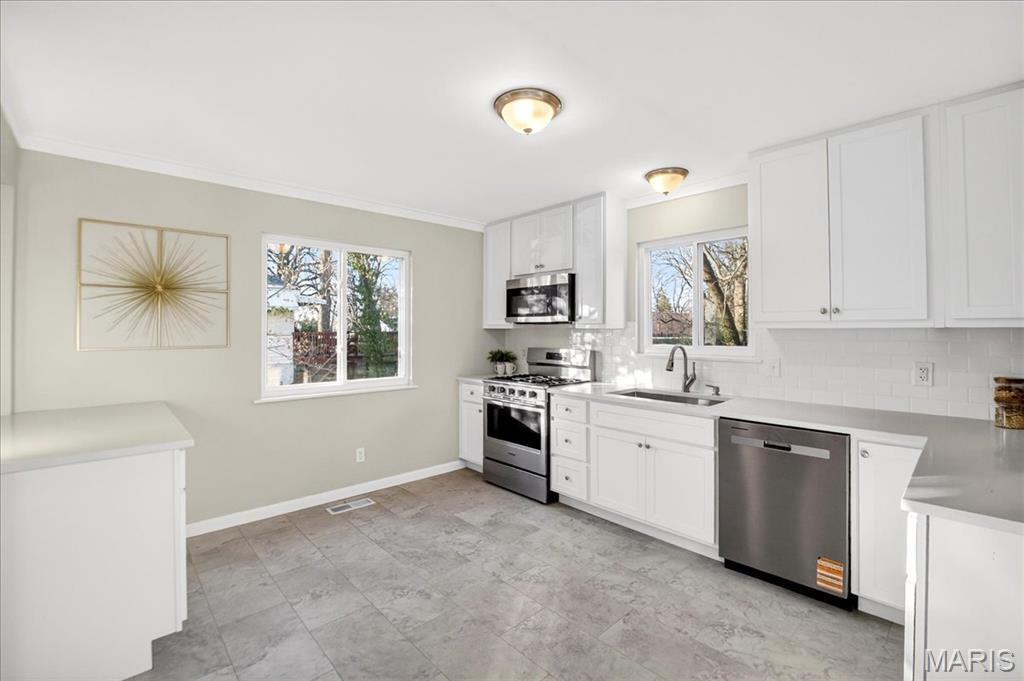 10471 Canter Way Overland, MO 63114 - Photo 11 of 35